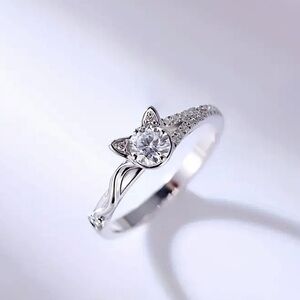WHITE GOLD CRYSTAL ZICRON CAT RING SIZE 8 NEW